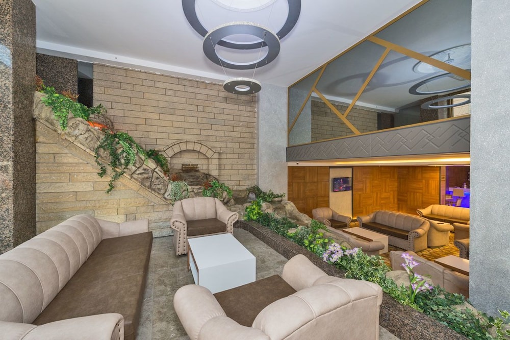 Borz Hotel 8