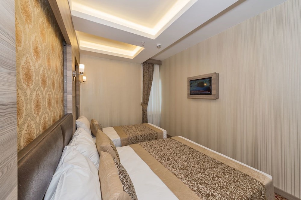Borz Hotel 22