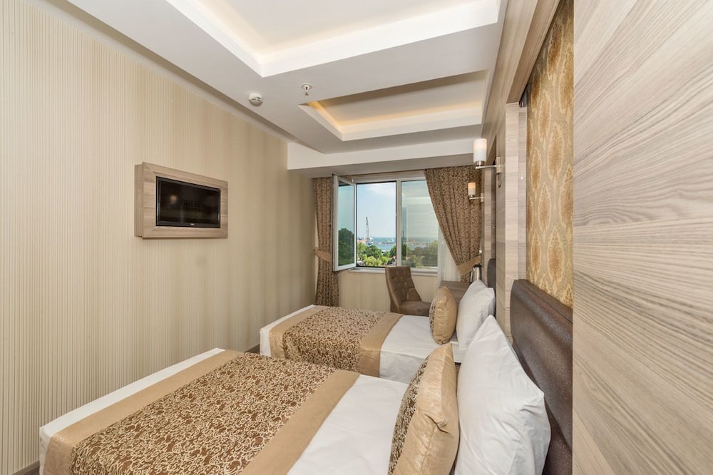 Borz Hotel 18