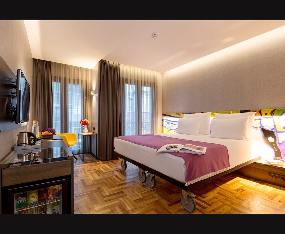 Lampa Design Hotel 24
