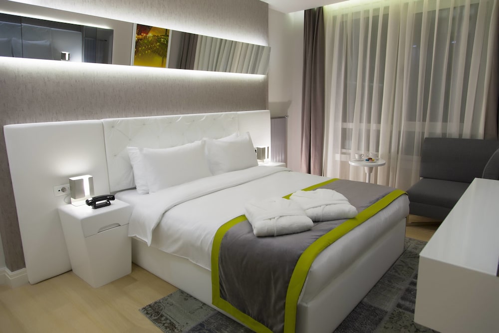 The Leos Residence 21