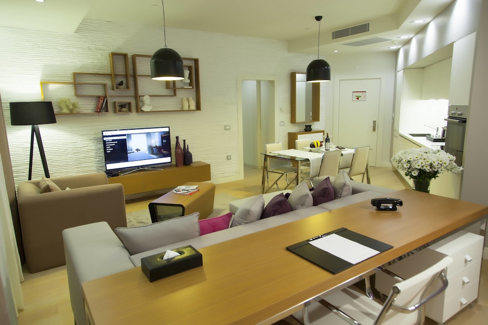 The Leos Residence 24