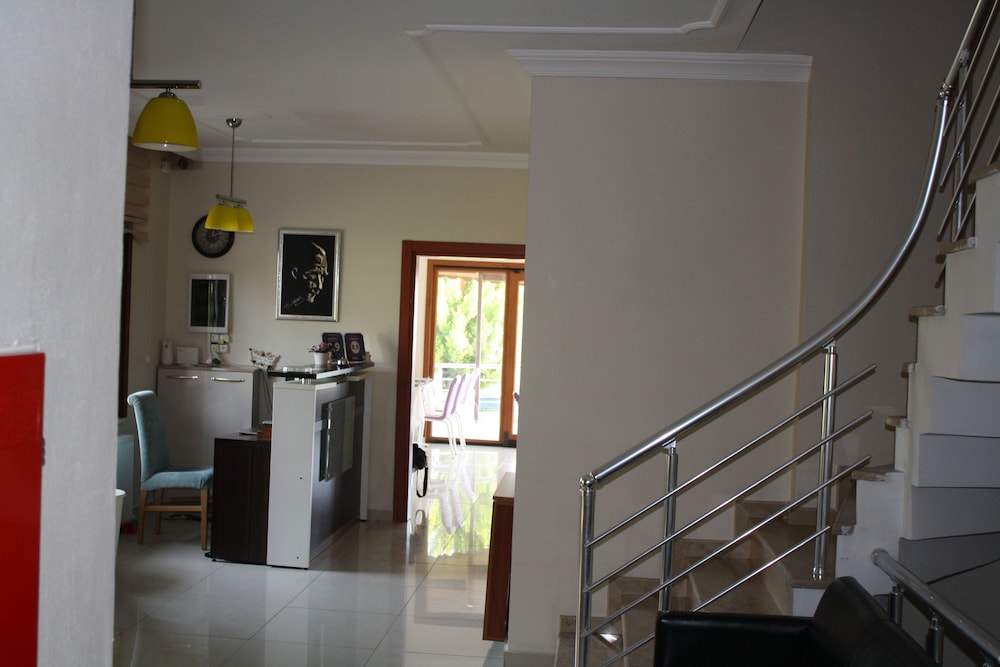 Sapphire Hotel 4