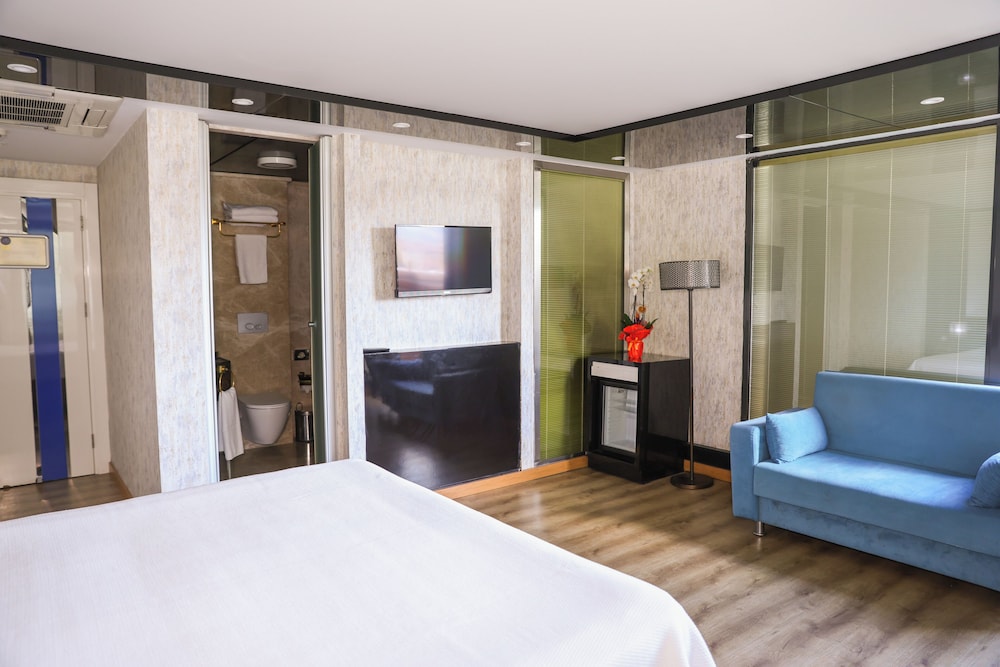 The Hera Platinum Hotel 8