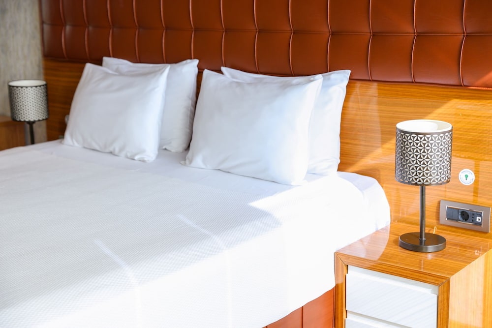 The Hera Platinum Hotel 23