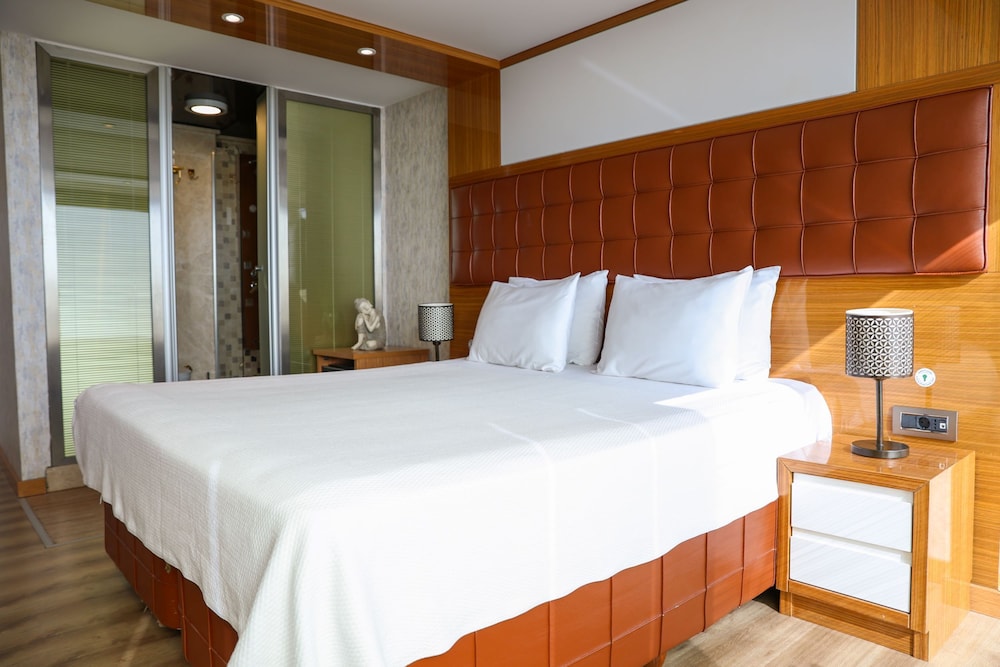 The Hera Platinum Hotel 22