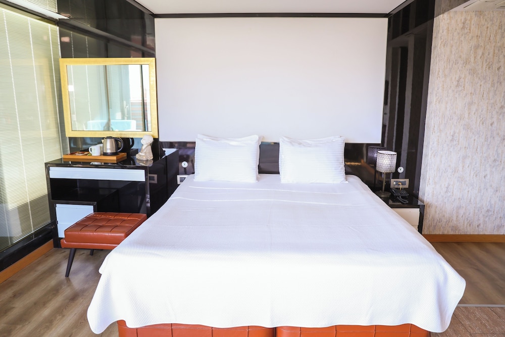 The Hera Platinum Hotel 7