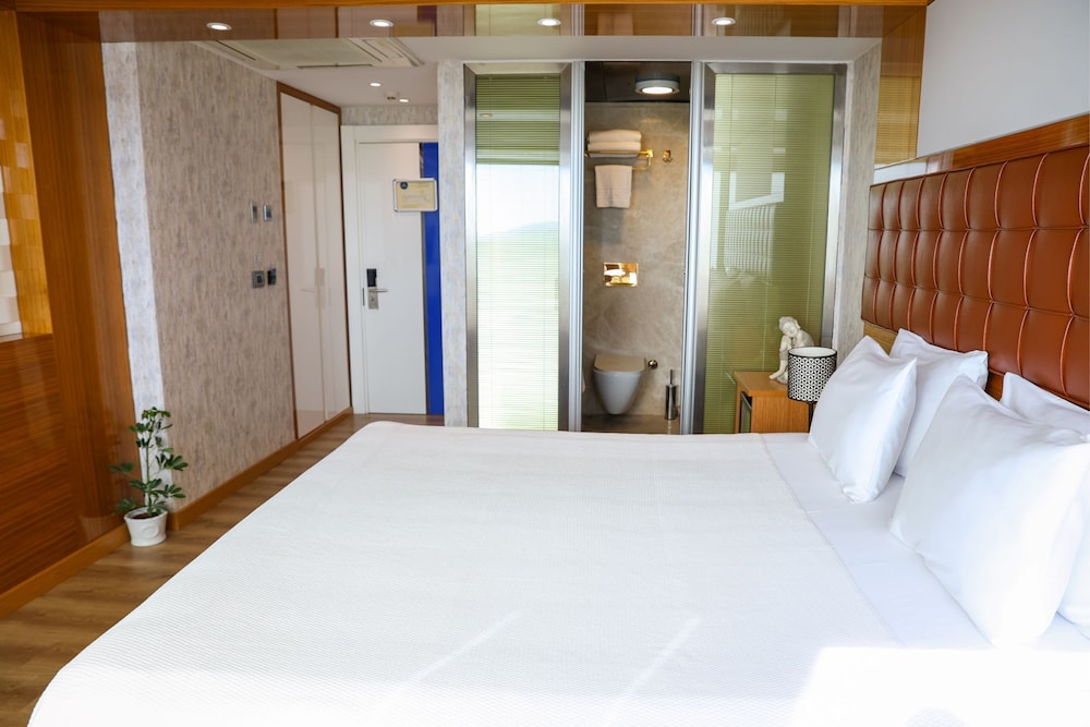 The Hera Platinum Hotel 20