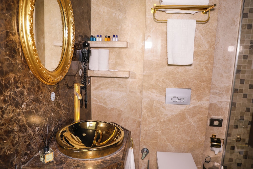 The Hera Platinum Hotel 9