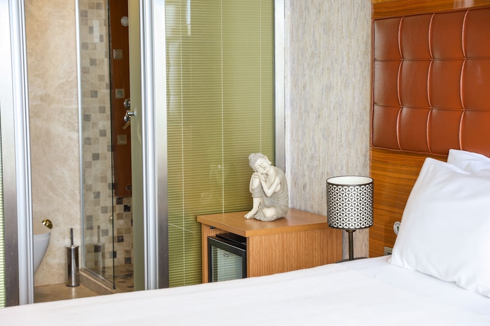 The Hera Platinum Hotel 21