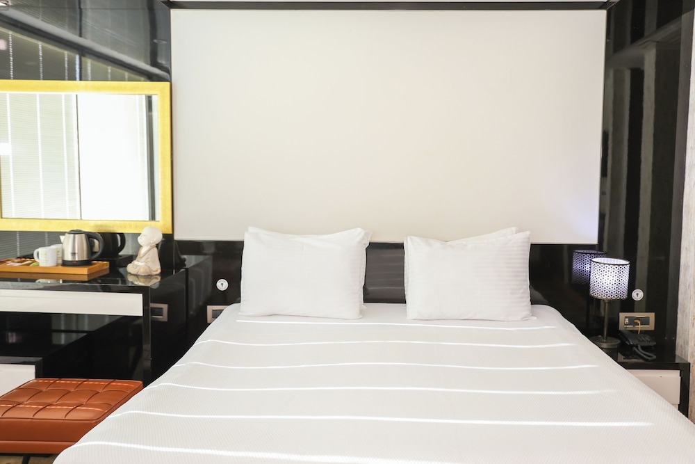 The Hera Platinum Hotel 16
