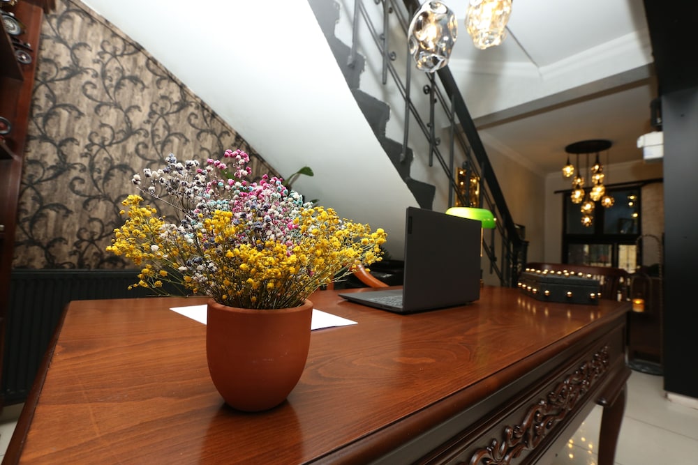 Azre Hotel 2