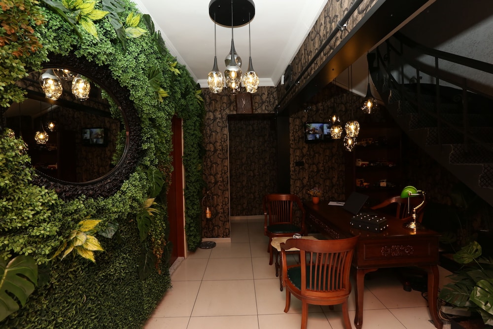 Azre Hotel 9