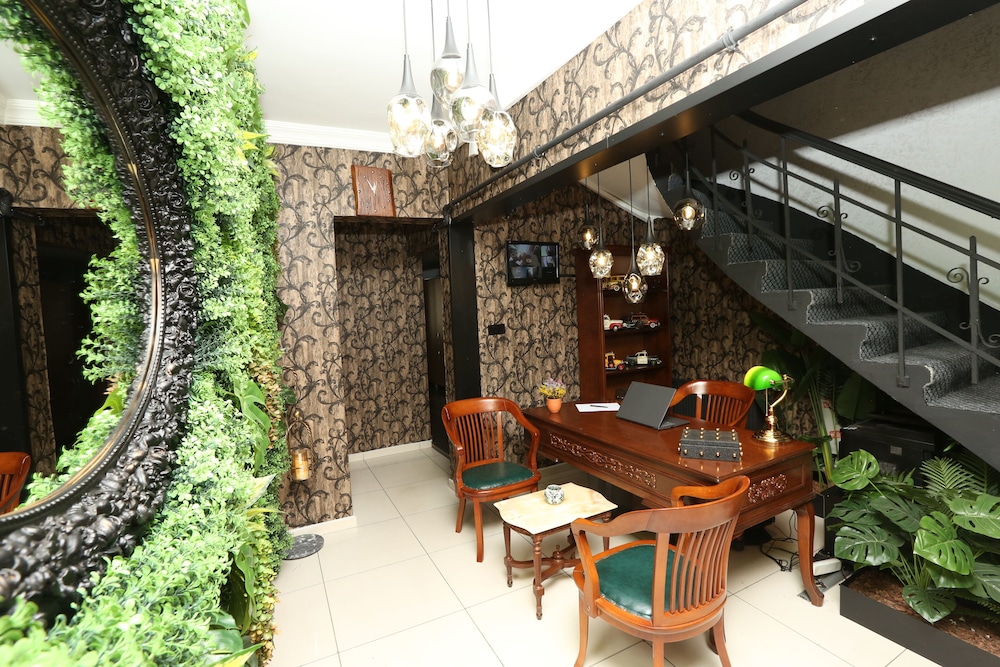 Azre Hotel 8