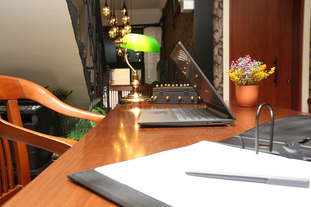 Azre Hotel 7