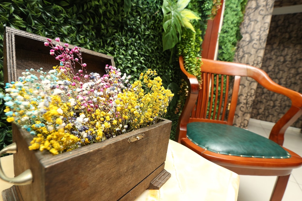 Azre Hotel 5