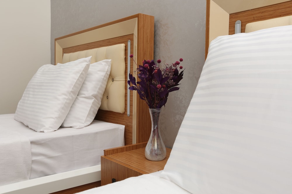 Azre Hotel 18