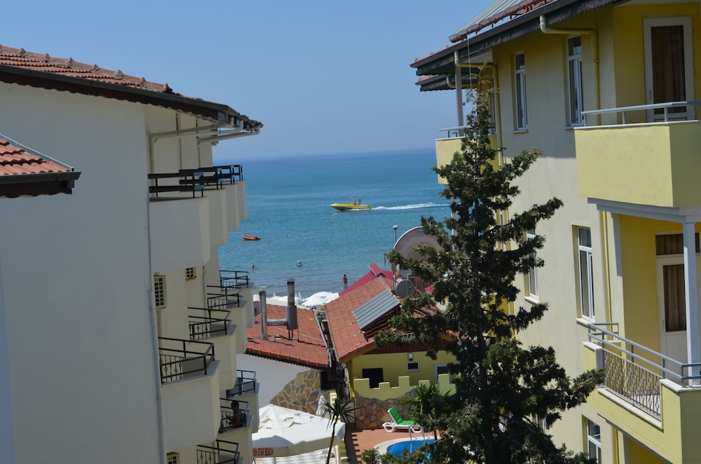 Delphin Hotel Side 1