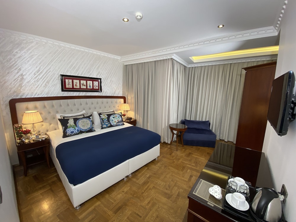 Four Doors Hotel 8