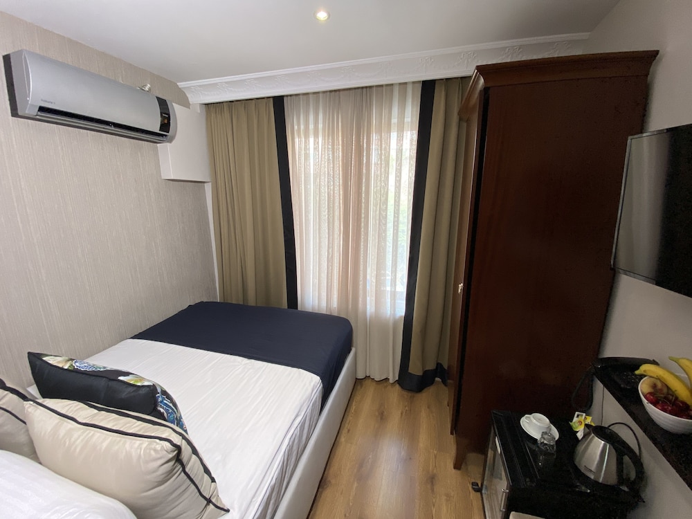 Four Doors Hotel 13