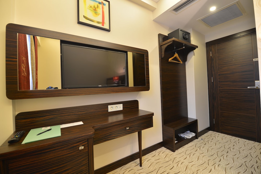 Golden Siyav Hotel 16
