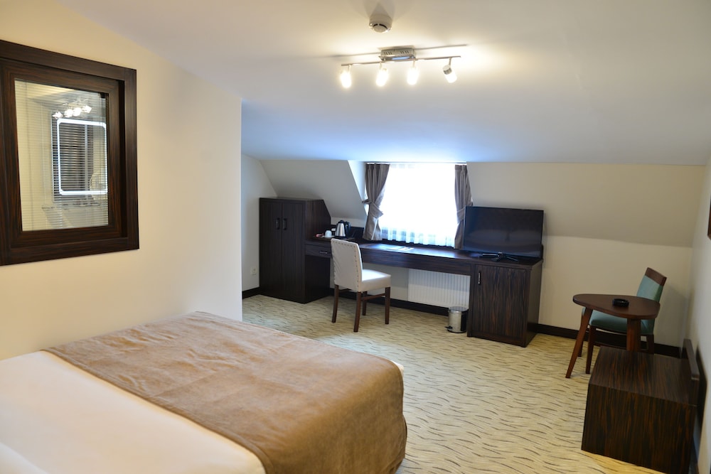 Golden Siyav Hotel 13