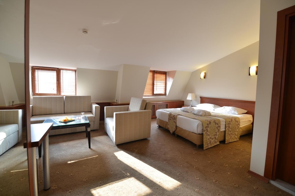 Golden Siyav Hotel 21