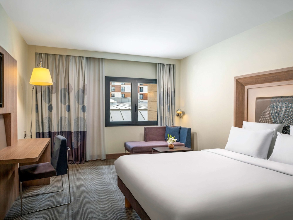 Novotel Istanbul Bosphorus 12