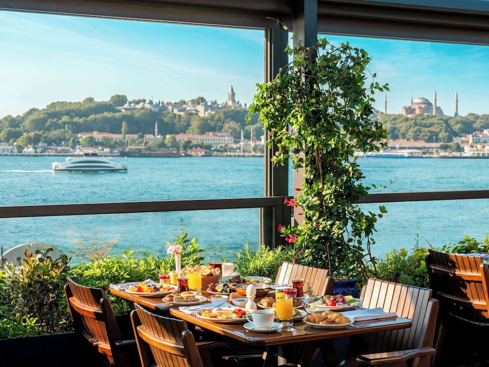 Novotel Istanbul Bosphorus 1