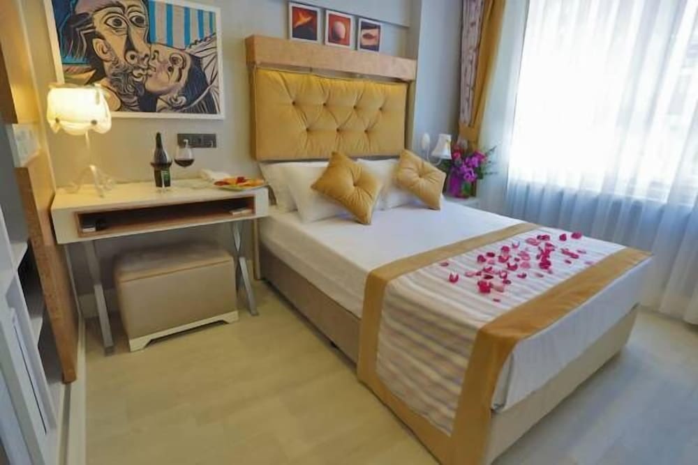 Just Inn Hotel 8