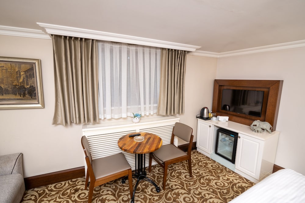 K Suites Hotel 22