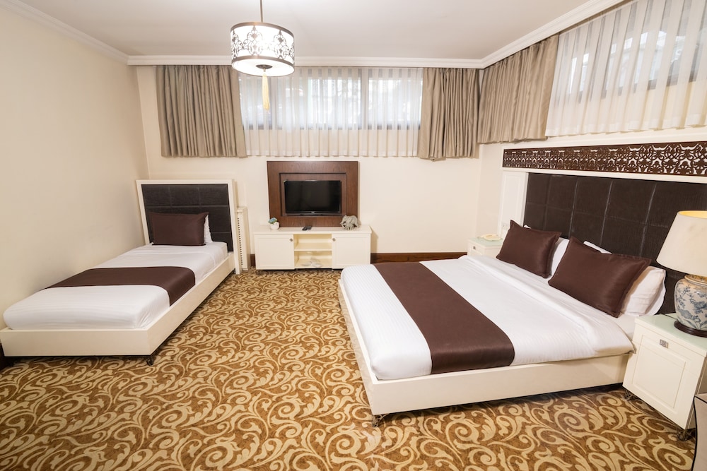 K Suites Hotel 5