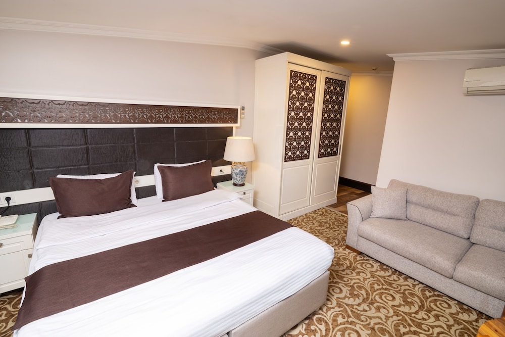 K Suites Hotel 23
