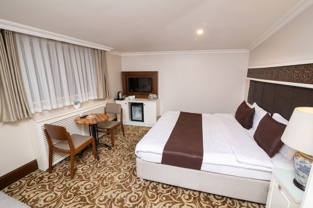K Suites Hotel 11