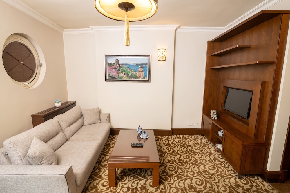 K Suites Hotel 20