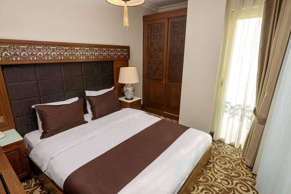 K Suites Hotel 7