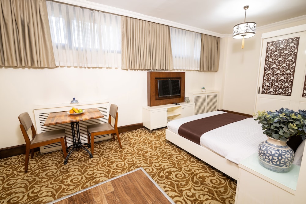K Suites Hotel 19