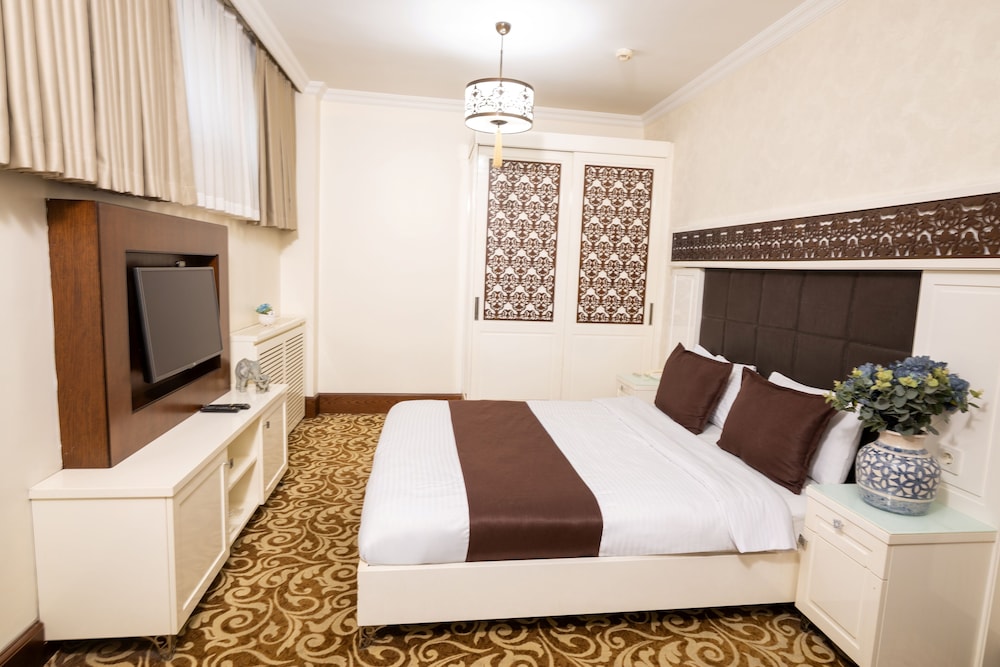 K Suites Hotel 6