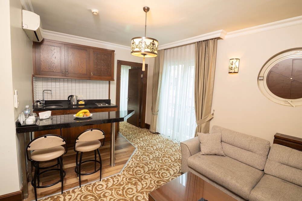 K Suites Hotel 18