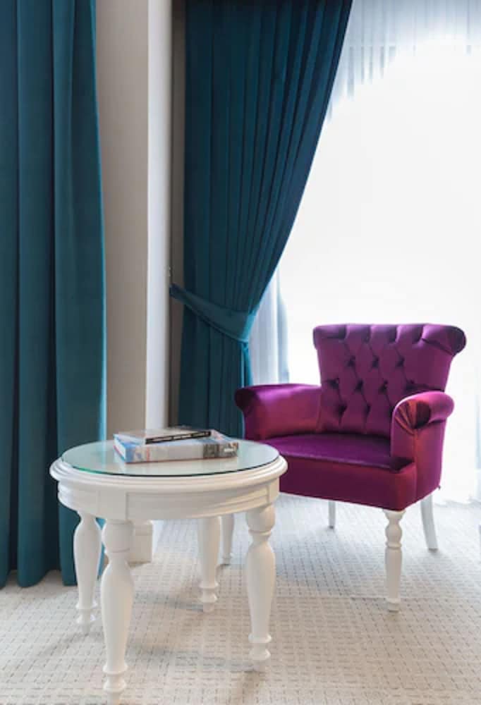 Metropolitan Hotels Taksim 12