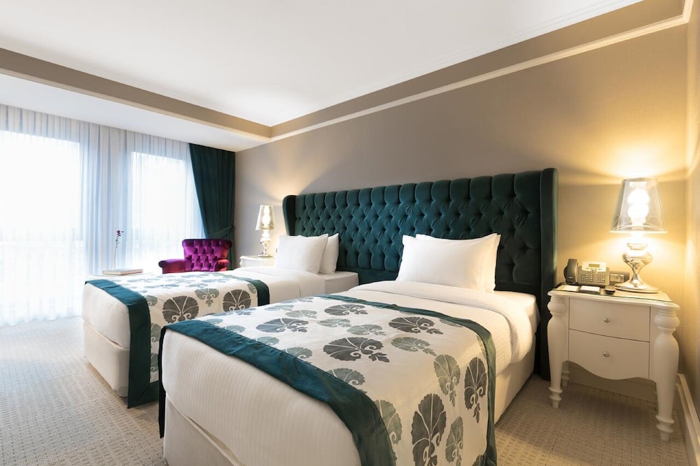 Metropolitan Hotels Taksim 11