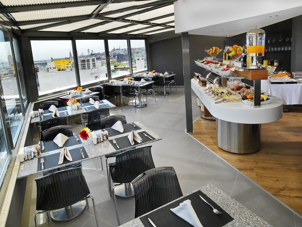 Misa Hotel 24