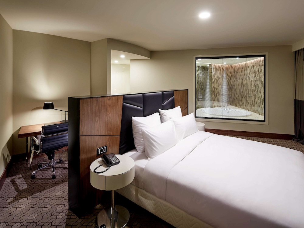 Pullman Istanbul Hotel & Convention Center 12