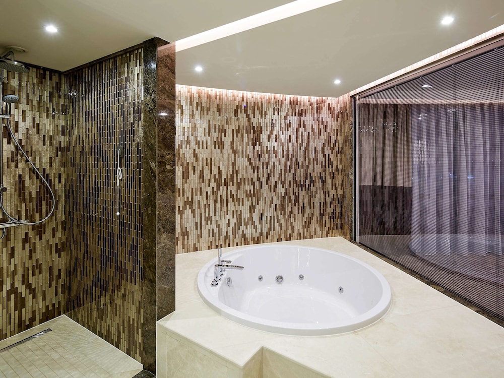 Pullman Istanbul Hotel & Convention Center 17