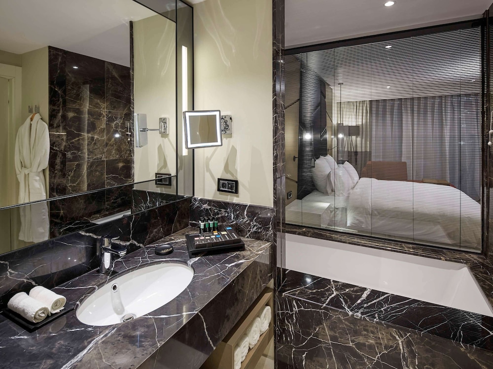 Pullman Istanbul Hotel & Convention Center 8