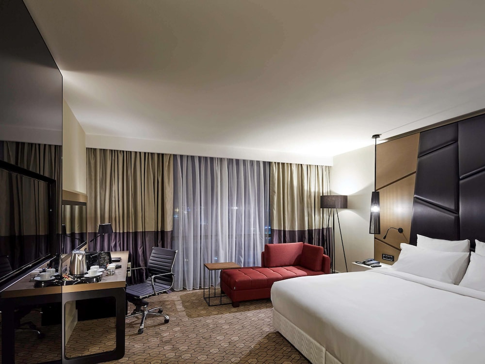 Pullman Istanbul Hotel & Convention Center 9