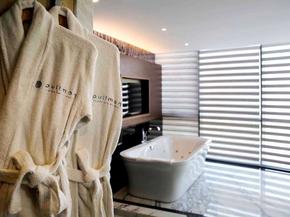 Pullman Istanbul Hotel & Convention Center 14