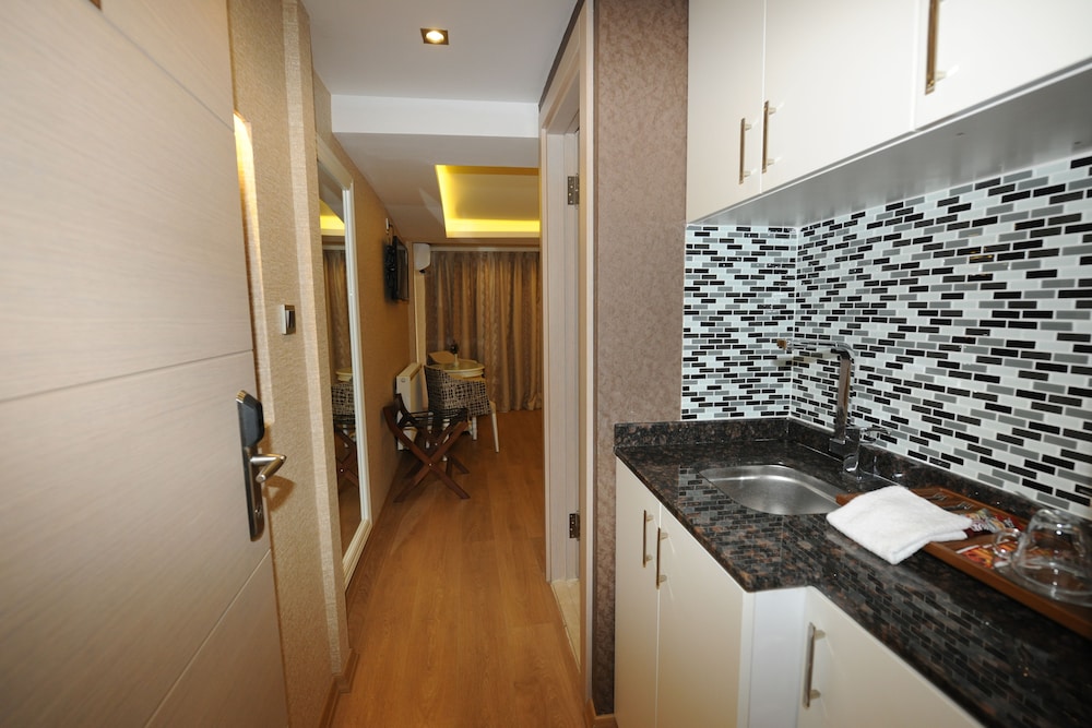 Rooms Inn Taxim 11