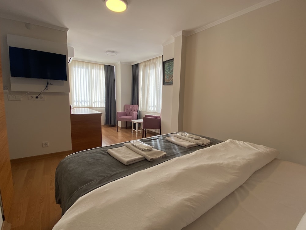 Spinel Hotel 24