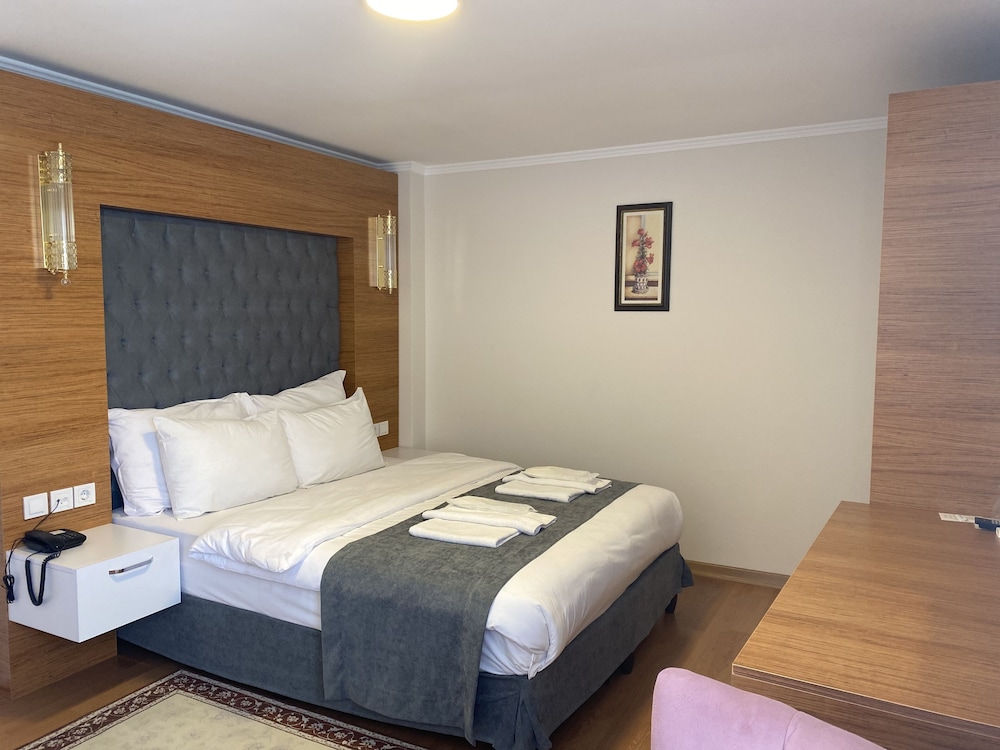 Spinel Hotel 21
